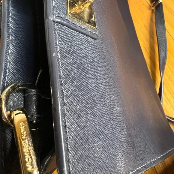 Michael Kors blue handbag with gold hardware - Picture 4 of 7